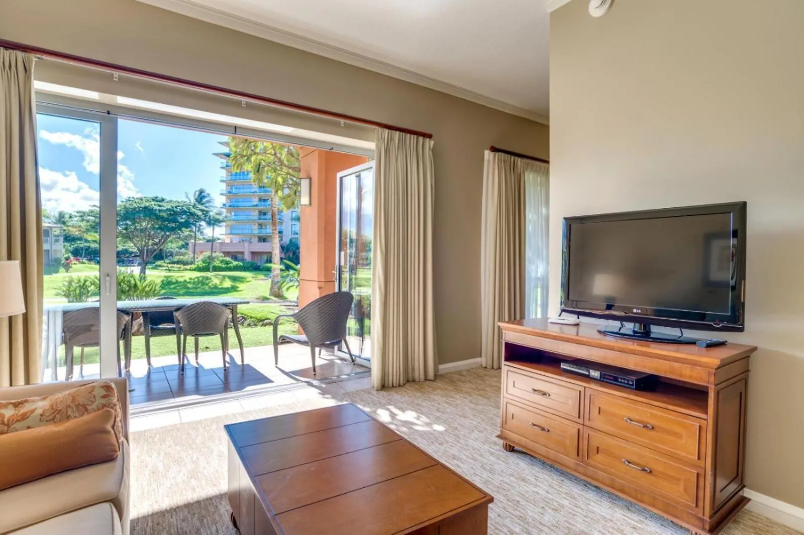 Apartment Honua Kai Konea: Family-Friendly Resort with Pool Access and Car Rental Kaanapali