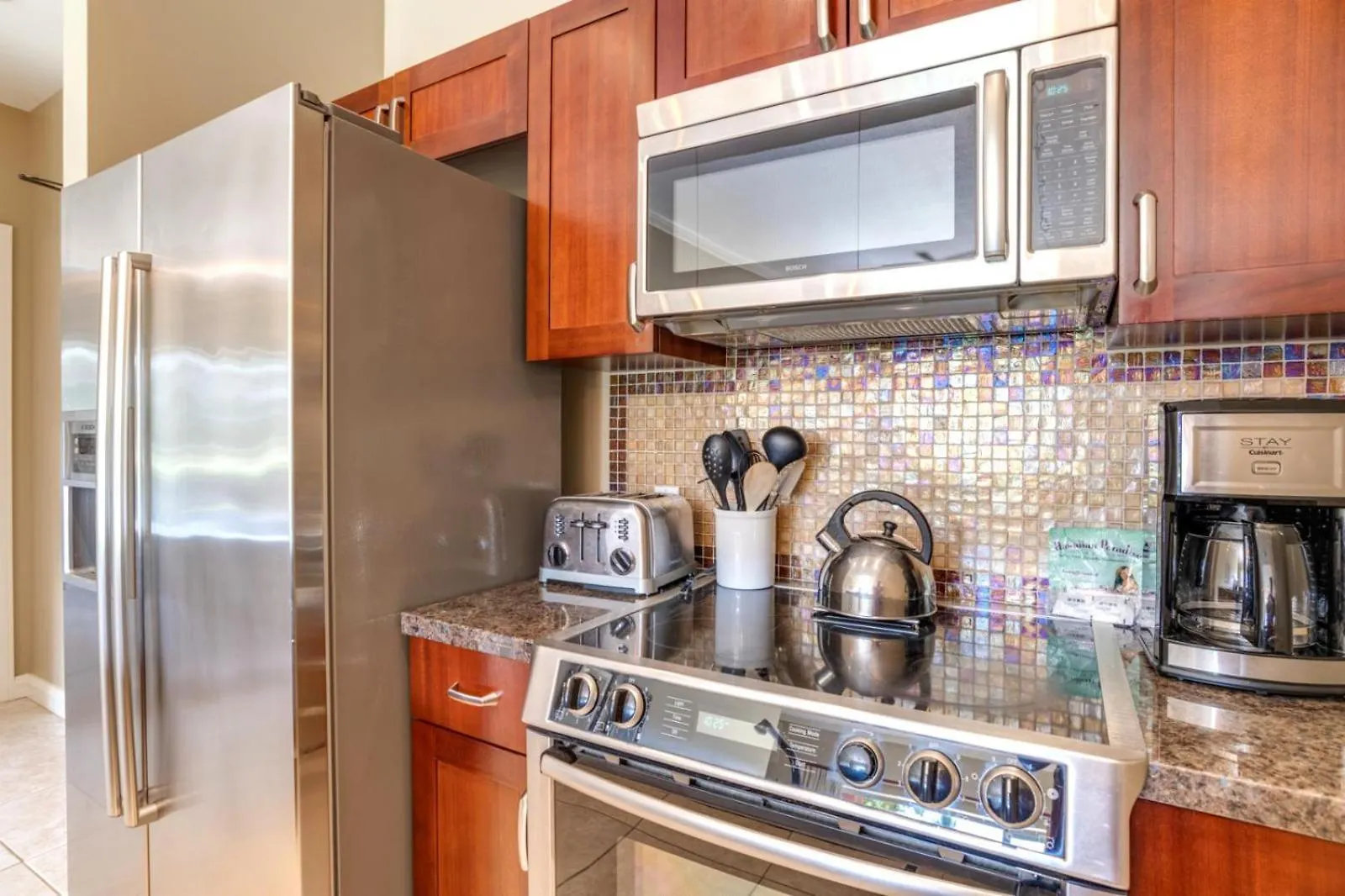 Honua Kai Konea: Family-Friendly Resort with Pool Access and Car Rental Kaanapali Apartment